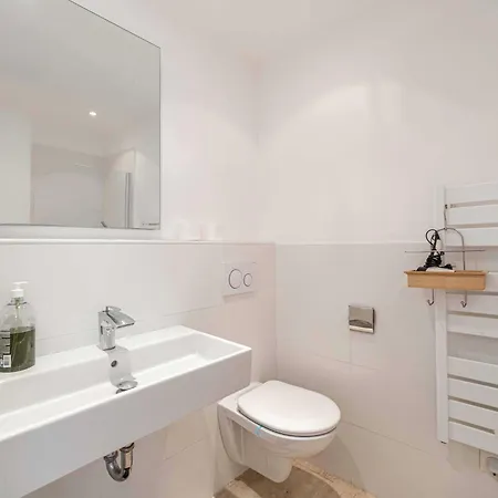 Apartment Charming On Boulevard Alexandre Iii