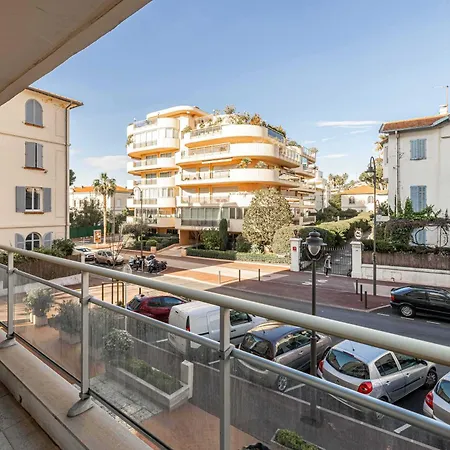 Apartment Charming On Boulevard Alexandre Iii